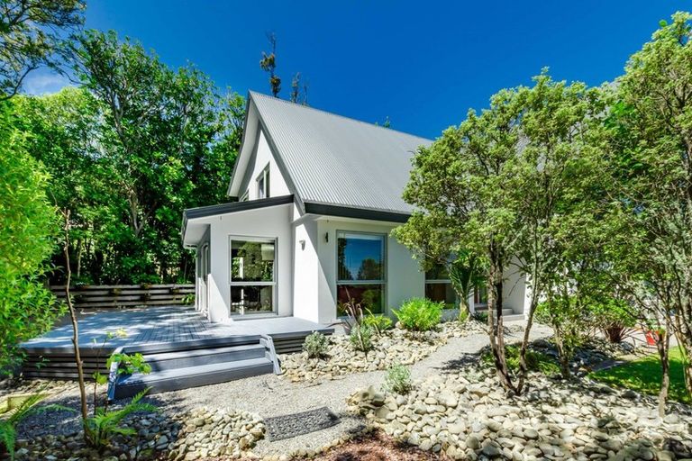 Photo of property in 13 Kakariki Grove, Waikanae, 5036