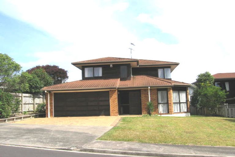 Photo of property in 2/1 Delisle Place, Windsor Park, Auckland, 0632