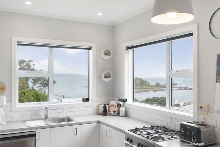 Photo of property in 11 Knoll Street, Island Bay, Wellington, 6023