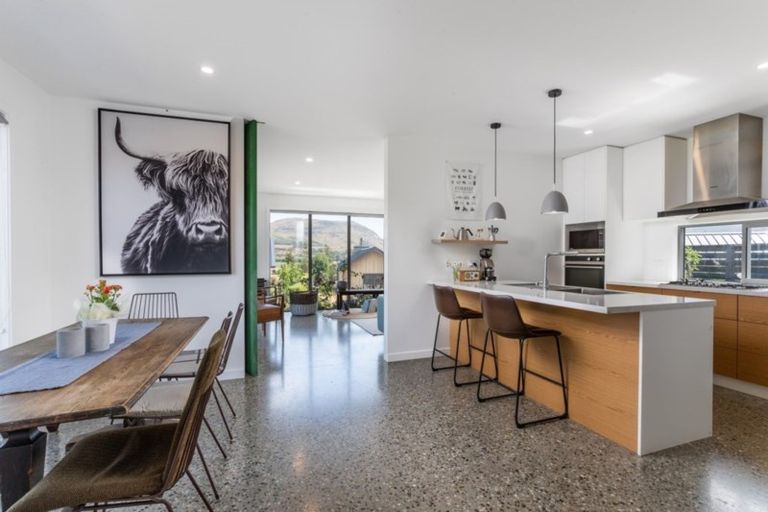 Photo of property in 6 Polperro Court, Jacks Point, Queenstown, 9371