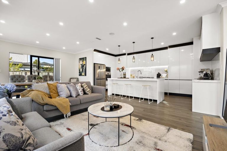 Photo of property in 30 Hikuawa Road, Flat Bush, Auckland, 2019
