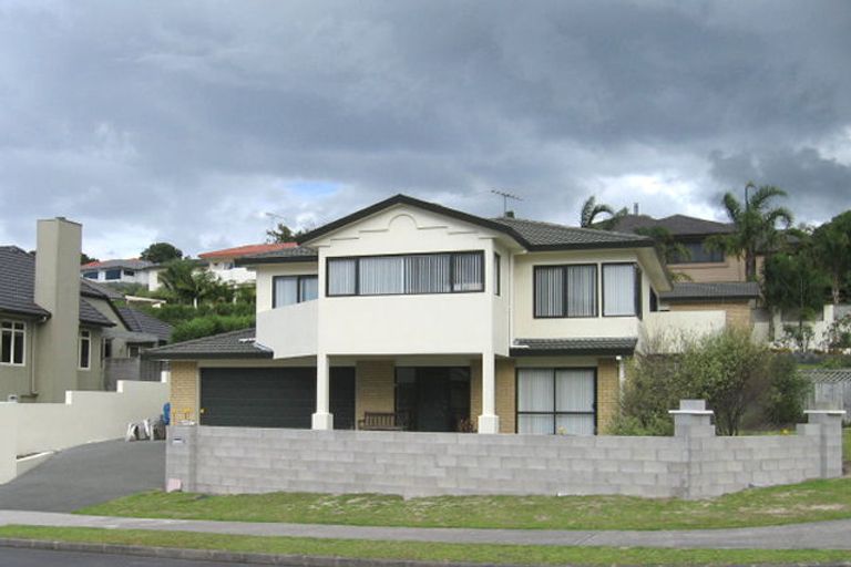 Photo of property in 32 Hogarth Rise, West Harbour, Auckland, 0618