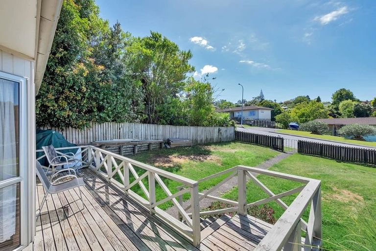 Photo of property in 18 Cedar Heights Avenue, Massey, Auckland, 0614