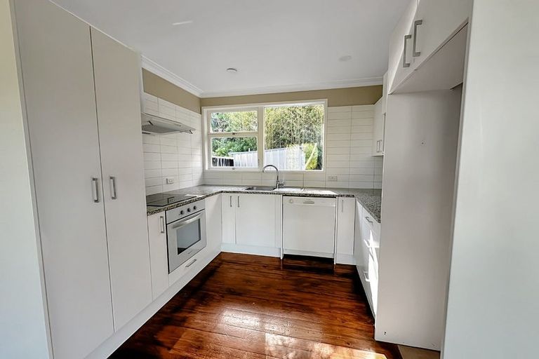 Photo of property in 1/39 St Peters Street, Northcote, Auckland, 0627
