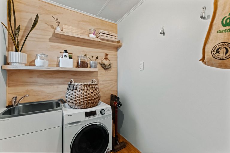 Photo of property in 25 Campbell Street, Alexandra, 9320