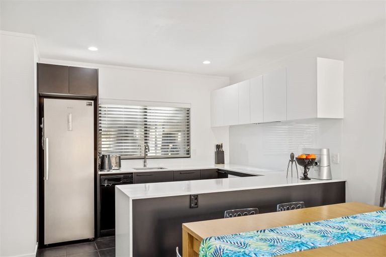 Photo of property in 15 Butia Avenue, Henderson, Auckland, 0612