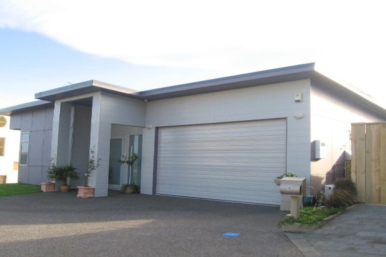 Photo of property in 6 Cromarty Place, Papakowhai, Porirua, 5024