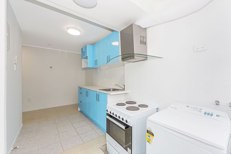 Photo of property in 38 Lanigan Street, Birkdale, Auckland, 0626