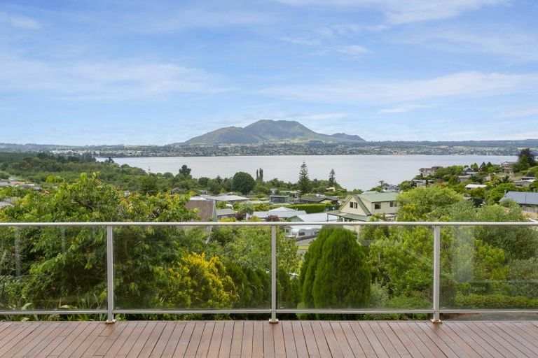 Photo of property in 33 Shera Street, Acacia Bay, Taupo, 3330