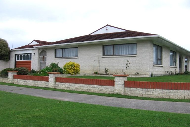 Photo of property in 2 Hillcrest Drive, Kelvin Grove, Palmerston North, 4414