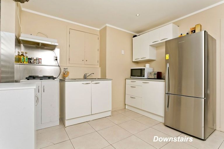 Photo of property in 32 Hogans Road, Glenfield, Auckland, 0629