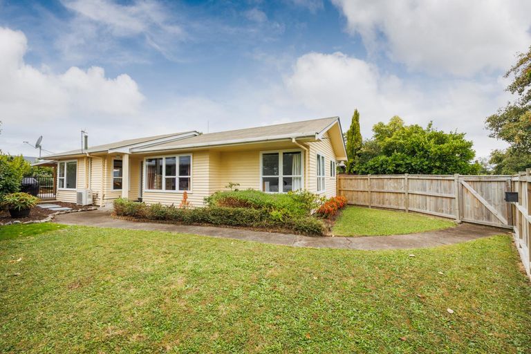 Photo of property in 21 Acacia Street, Kelvin Grove, Palmerston North, 4414