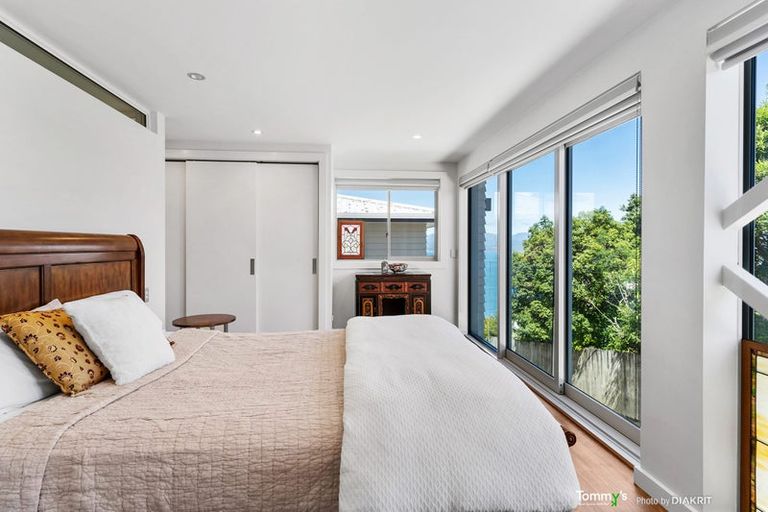 Photo of property in 122 Nicholson Road, Khandallah, Wellington, 6035