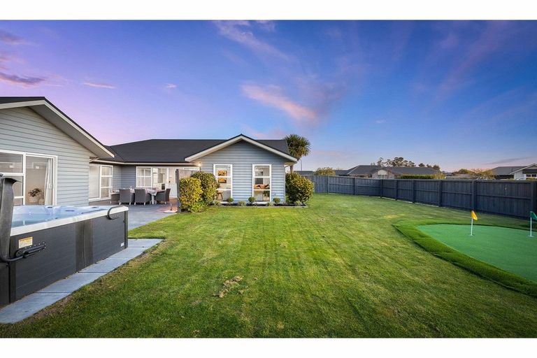 Photo of property in 7 Barnsley Crescent, West Melton, 7618