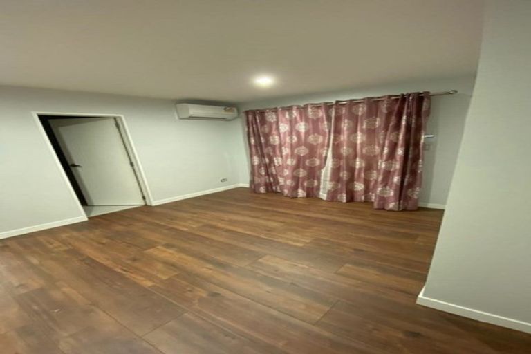 Photo of property in 1 Black Beech Crescent, Takanini, 2110