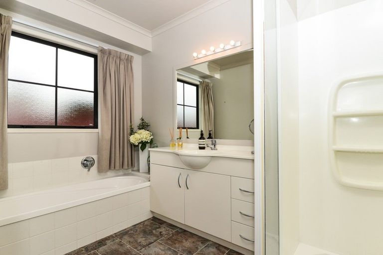 Photo of property in 38 Fendalton Drive, Rototuna, Hamilton, 3210