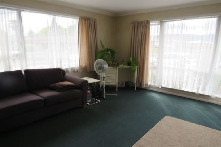 Photo of property in 27 Karaka Crescent, Levin, 5510