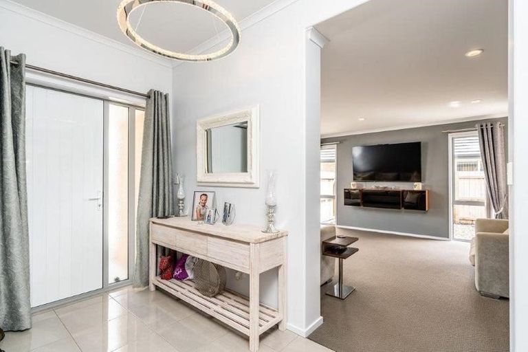 Photo of property in 45 Kowi Lakes Drive, One Tree Point, 0118