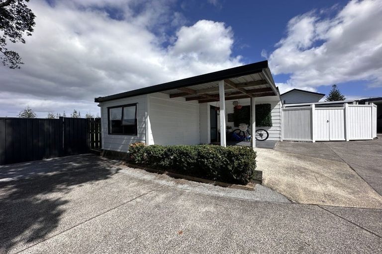 Photo of property in 4 Centreway Road, Orewa, 0931