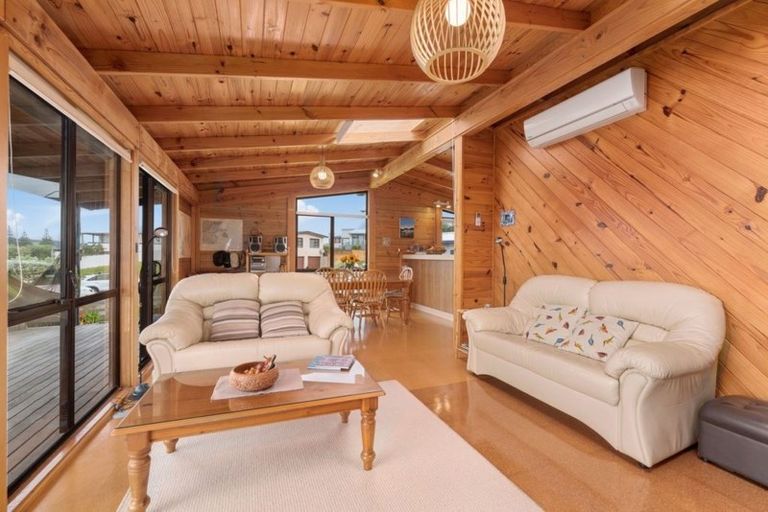 Photo of property in 19 Darroch Slope, Omaha, 0986