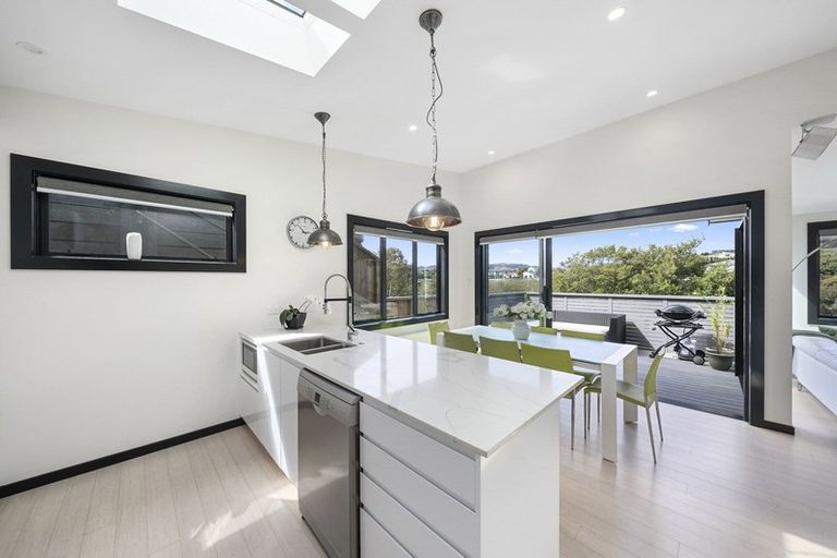 Photo of property in 42 Albatross Close, Whitby, Porirua, 5024