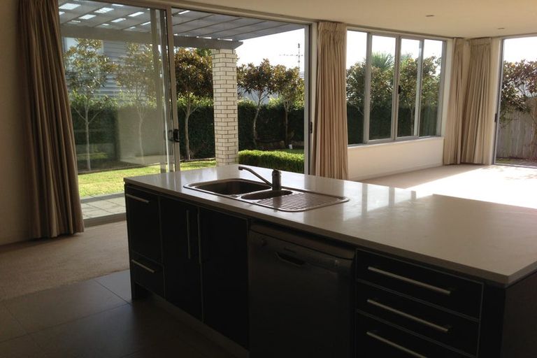 Photo of property in 715a Beach Road, Browns Bay, Auckland, 0630