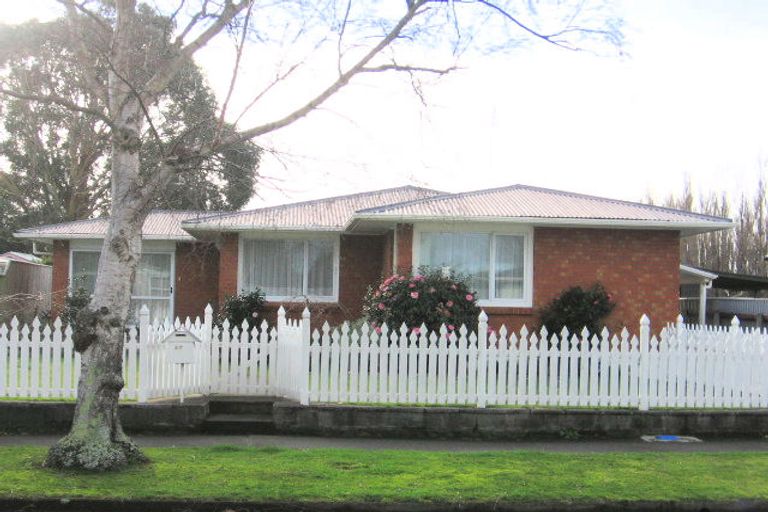 Photo of property in 57 Ruamahanga Crescent, Terrace End, Palmerston North, 4410