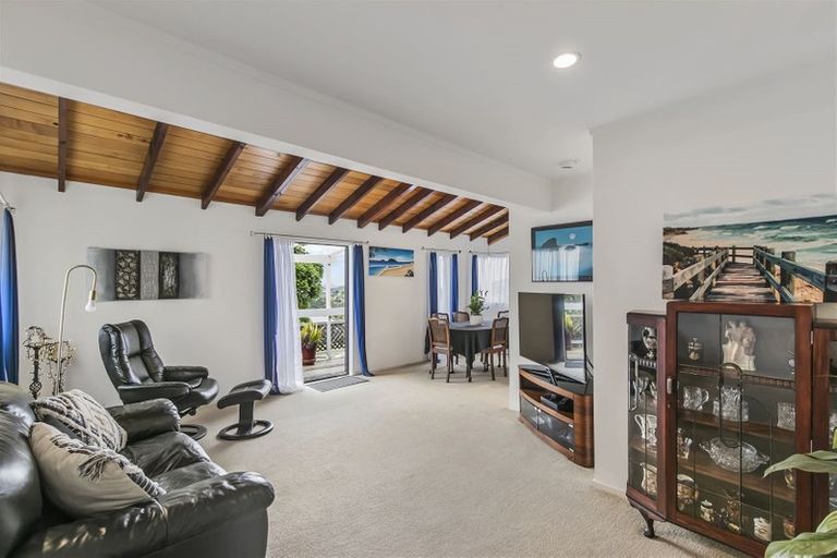 Photo of property in 1/22 Bronzewing Terrace, Unsworth Heights, Auckland, 0632