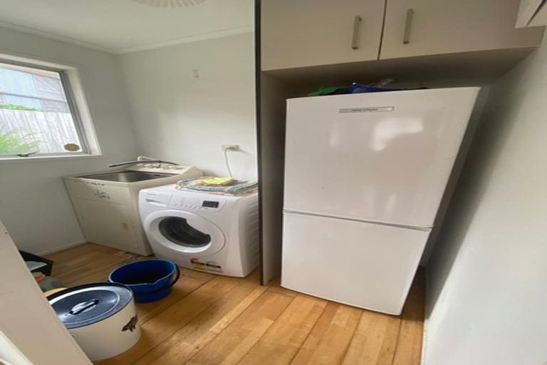 Photo of property in 34 Claverdon Drive, Massey, Auckland, 0614