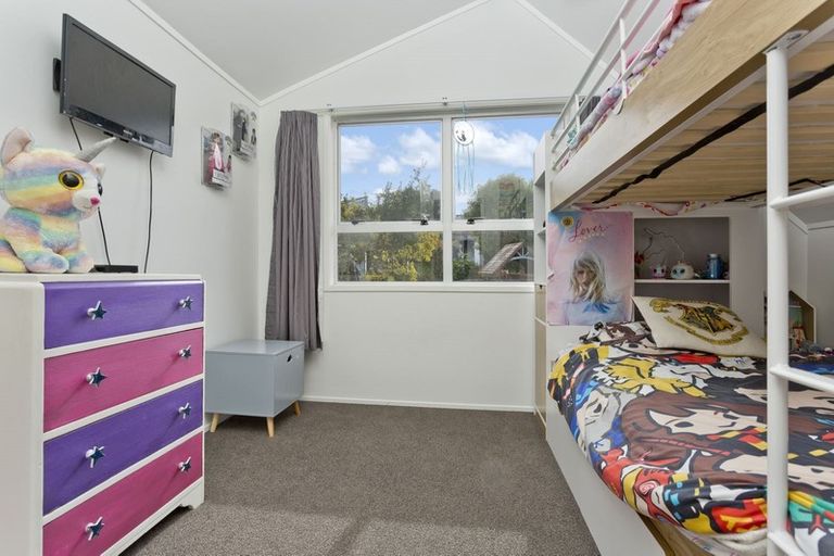 Photo of property in 1/28 Glen Vista Place, Bayview, Auckland, 0629