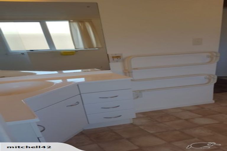 Photo of property in 12 Clare Street, Cambridge, 3434