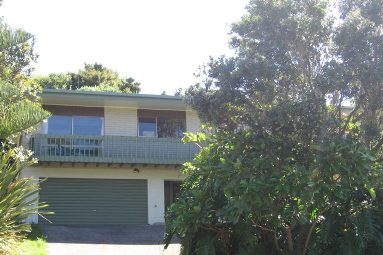 Photo of property in 13 Malters Place, Browns Bay, Auckland, 0630