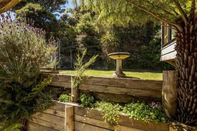 Photo of property in 70 Rayner Road, Piha, 0772