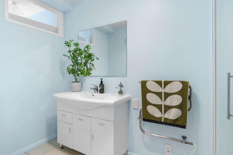 Photo of property in 71 Muritai Road, Eastbourne, Lower Hutt, 5013