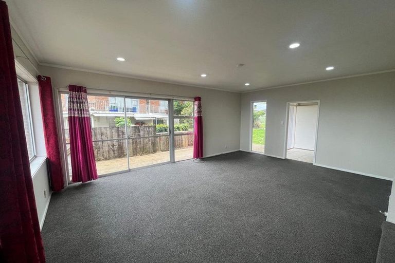 Photo of property in 64 Royal Road, Massey, Auckland, 0614