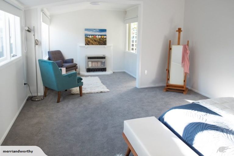 Photo of property in 15 Old Lake Road, Narrow Neck, Auckland, 0624