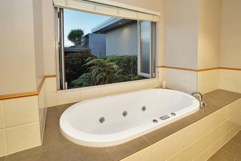 Photo of property in 76 Saint Andrews Terrace, St Andrews, Hamilton, 3200