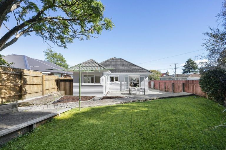 Photo of property in 283 Muritai Road, Eastbourne, Lower Hutt, 5013