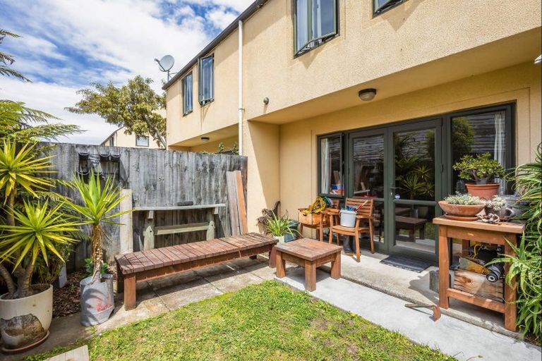 Photo of property in 2/36 Mathesons Road, Phillipstown, Christchurch, 8011