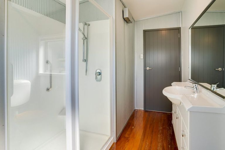 Photo of property in 40 Marine Parade, Macandrew Bay, Dunedin, 9014