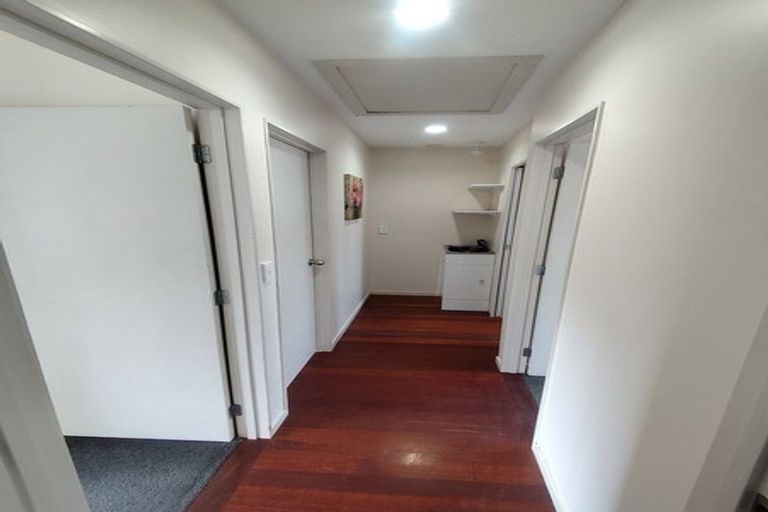 Photo of property in 8 Durham Street, Te Atatu Peninsula, Auckland, 0610