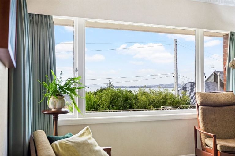 Photo of property in 1/53 Uxbridge Road, Mellons Bay, Auckland, 2014