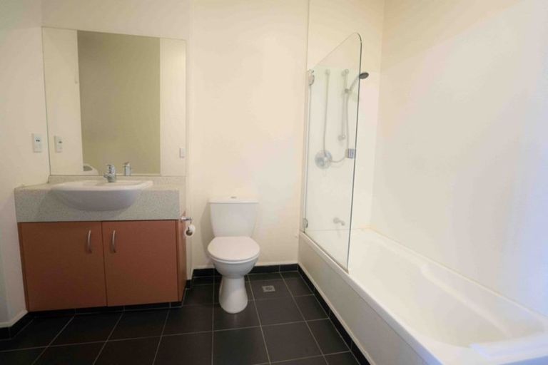 Photo of property in Stadium Garden Flats, 418/107 Thorndon Quay, Pipitea, Wellington, 6011