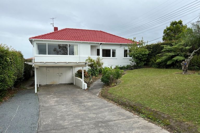 Photo of property in 2/160 East Coast Road, Forrest Hill, Auckland, 0620