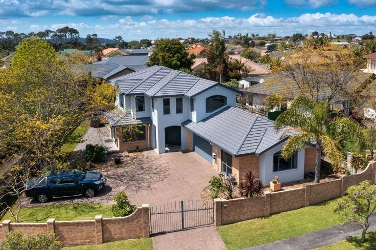 Photo of property in 11 Rosetti Rise, West Harbour, Auckland, 0618