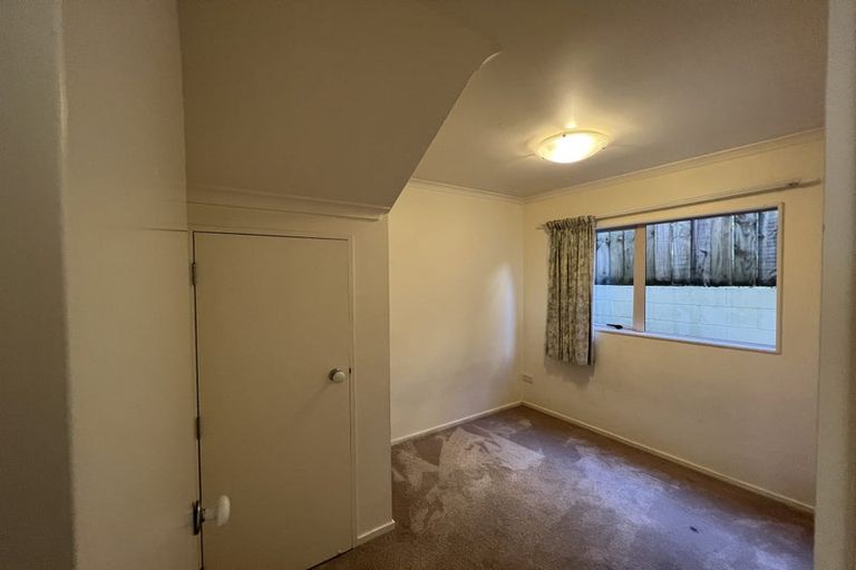 Photo of property in 2/50 Bond Crescent, Forrest Hill, Auckland, 0620