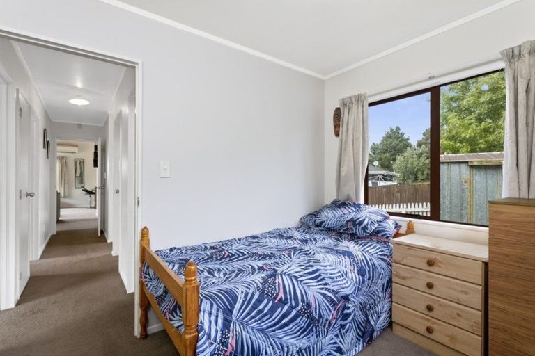 Photo of property in 3 Lorena Place, West Harbour, Auckland, 0618