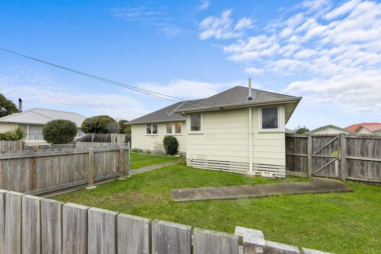 Photo of property in 23 Lambeth Crescent, Northcote, Christchurch, 8052