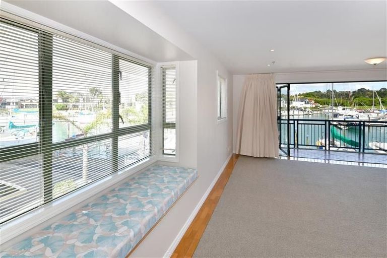 Photo of property in 70 Harbour Village Drive, Gulf Harbour, Whangaparaoa, 0930