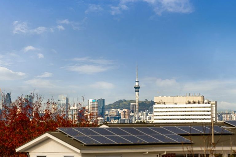 Photo of property in 49 Parr Terrace, Castor Bay, Auckland, 0620